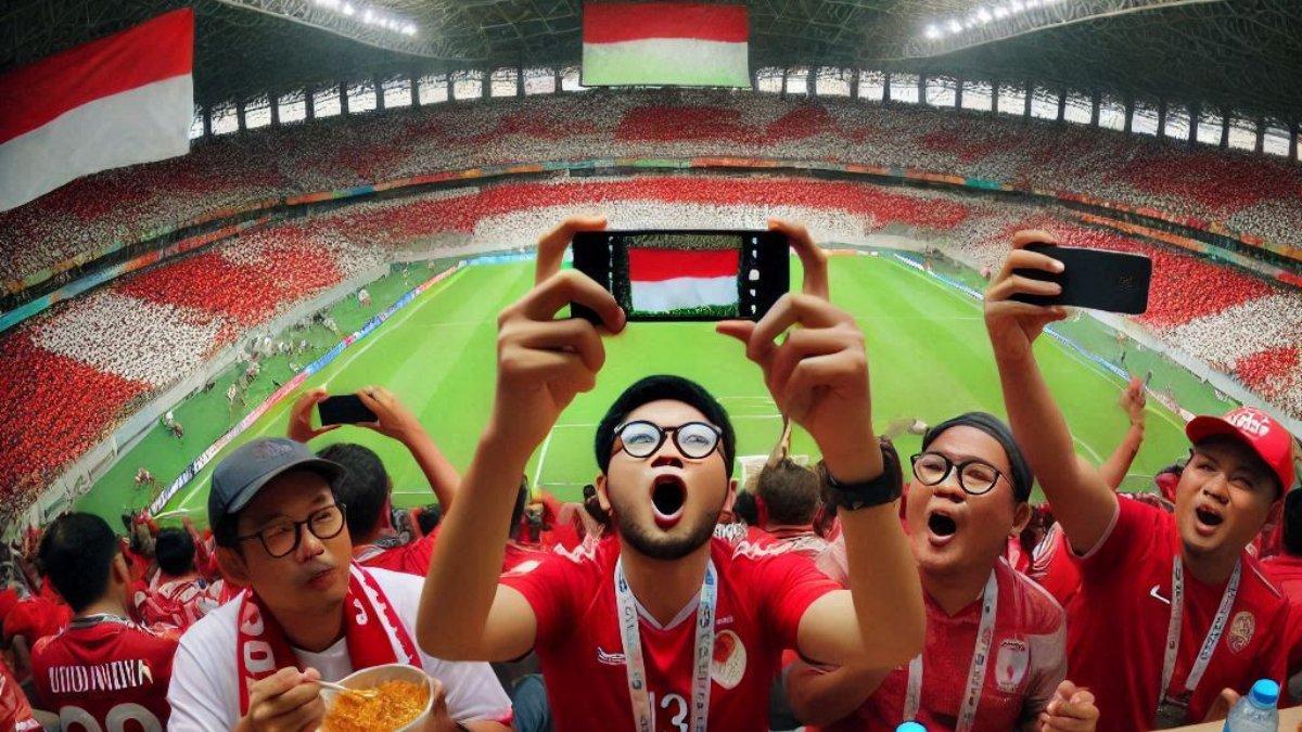 SUPORTER TIMNAS INDONESIA berada di stadion dukung Timnas Indonesia melawan Bahrain pada Selasa, 25 Maret 2025.