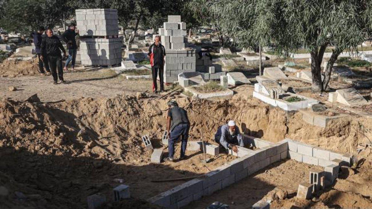 Saadi Baraka pilu makamkan korban tewas palestina secara massal