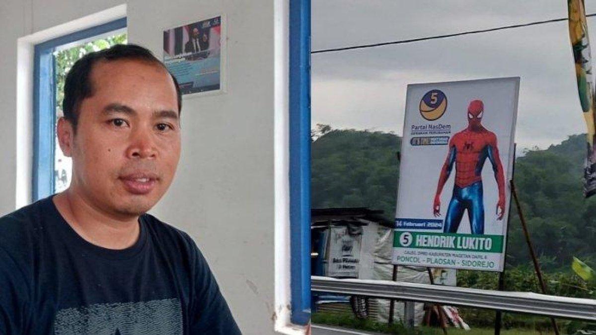 Salah satu spanduk Caleg DPRD Magetan asal Partai Nasdem Hendrik Lukito, mengenakan kostum spiderman membuat pengendara yang melintas di Jalan Raya Sarangan, jadi terhibur.