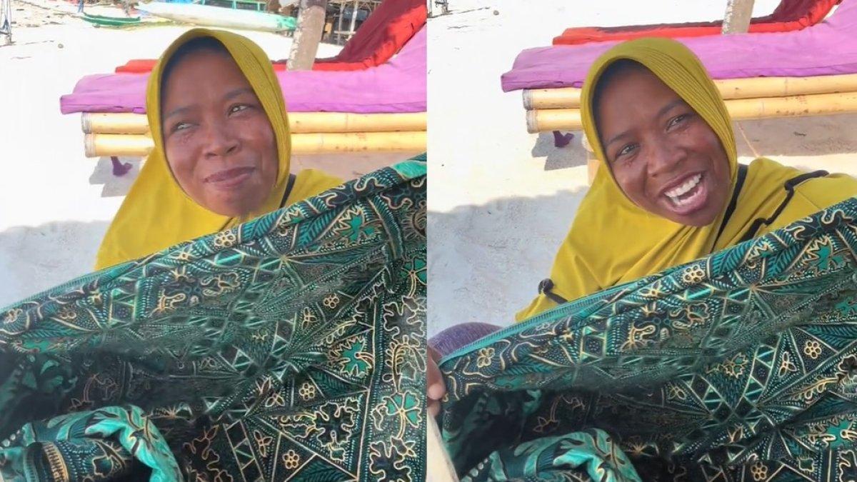 Sandy mempromosikan dagangannya dengan bicara 5 bahasa