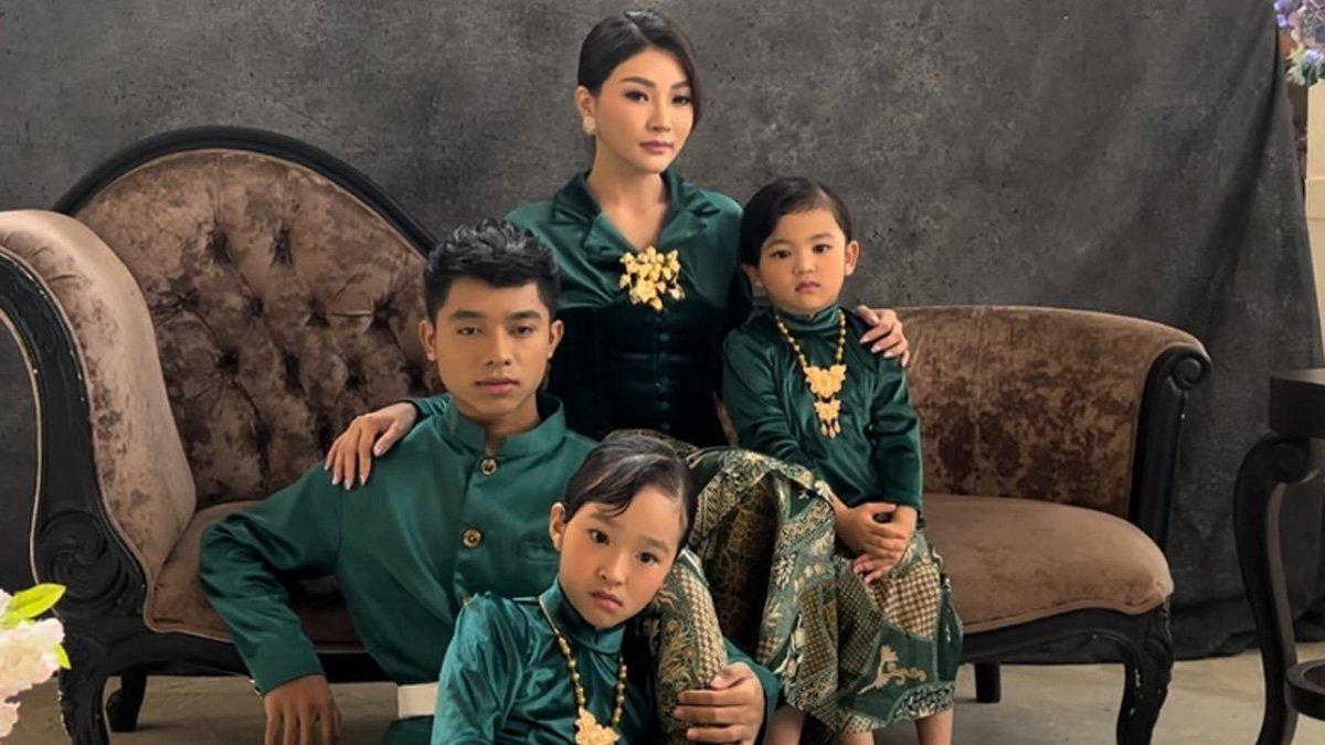 Sarwendah ajak anak-anak foto, ekspresi beda