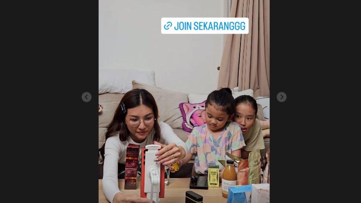 Sarwendah tetap jualan di tengah kabar digugat cerai Ruben Onsu. (Instagram)