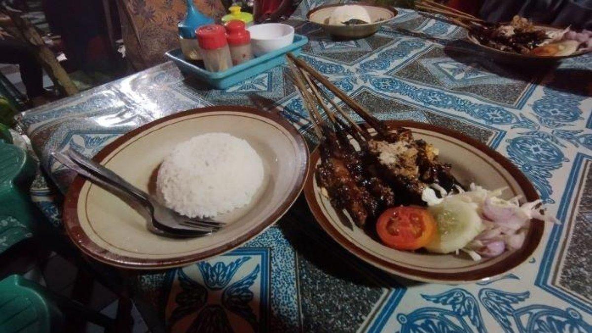 Sate Kambing Muda Pak Gombloh
