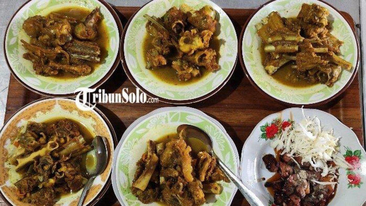 Sate kambing legendaris Pak Kamto, sudah ada sejak 1970-an.