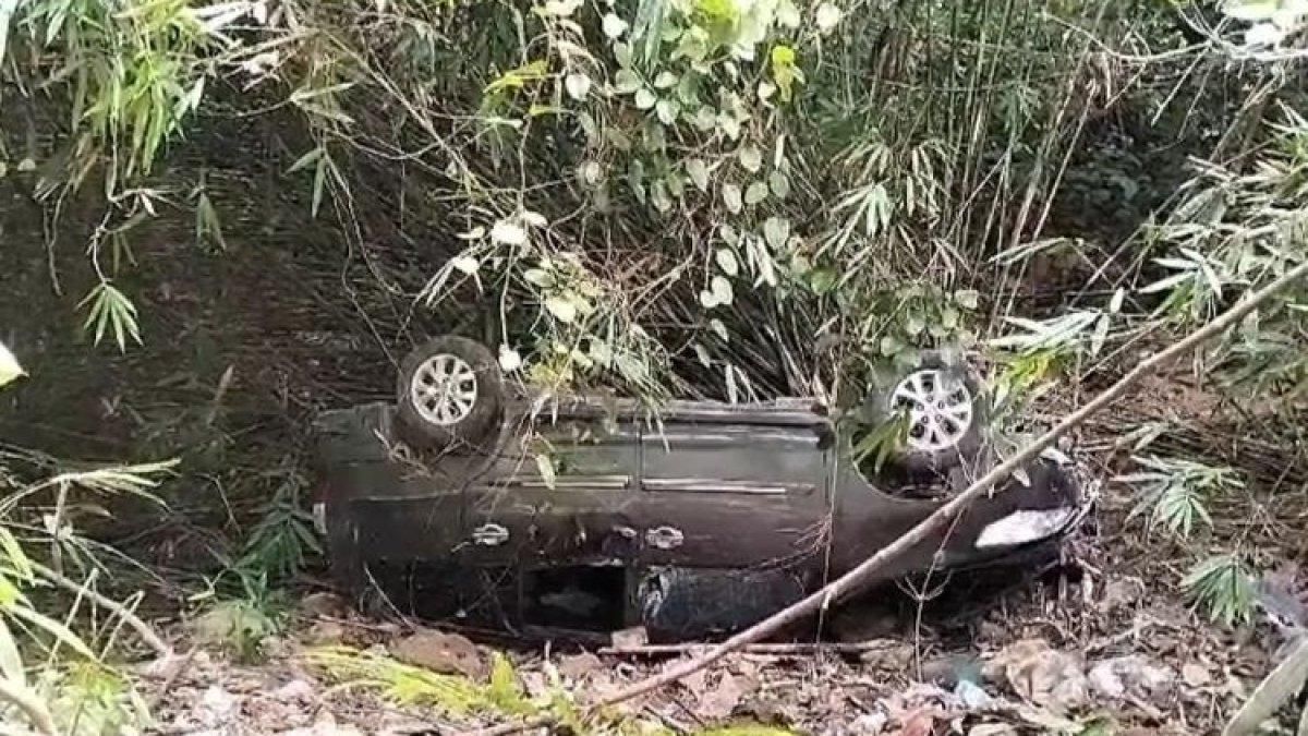 Sebuah mobil minibus yang mengangkut 10 siswa TK jatuh kedalam
