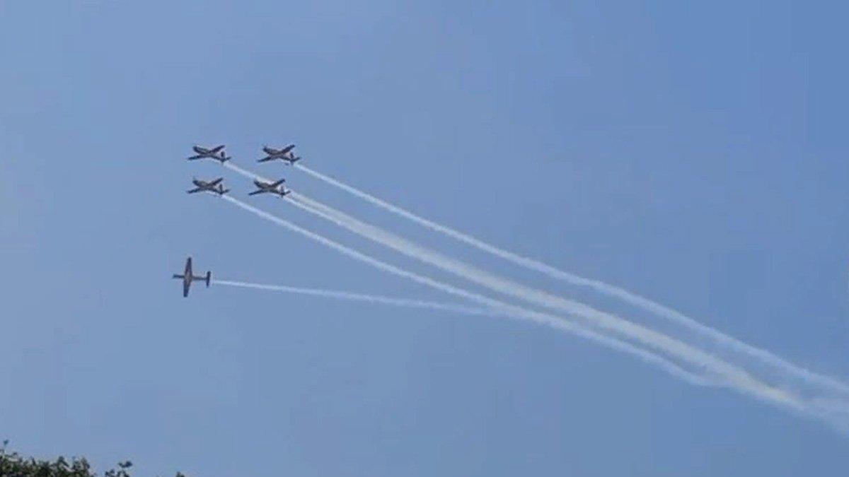 Sejumlah pesawat dan helikopter milik TNI melakukan atraksi saat perayaan HUT ke-78 RI