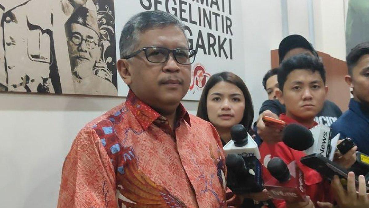 Sekretaris Jenderal PDI-P Hasto Kristiyanto ditemui di markas Forum Penyelamat Demokrasi dan Reformasi (F-PDR), Jalan Diponegoro, Menteng, Jakarta, Kamis (18/4/2024) ()