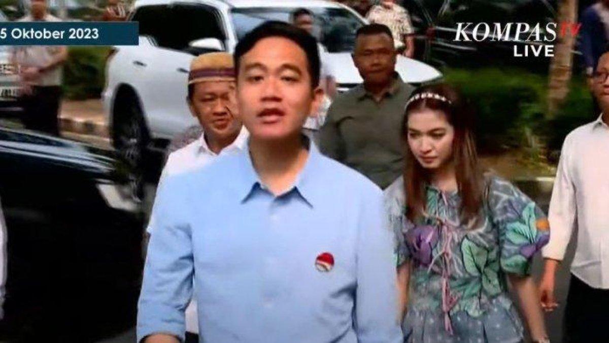 Selvi Ananda tampak mendampingi Gibran Rakabuming pakai baju biru