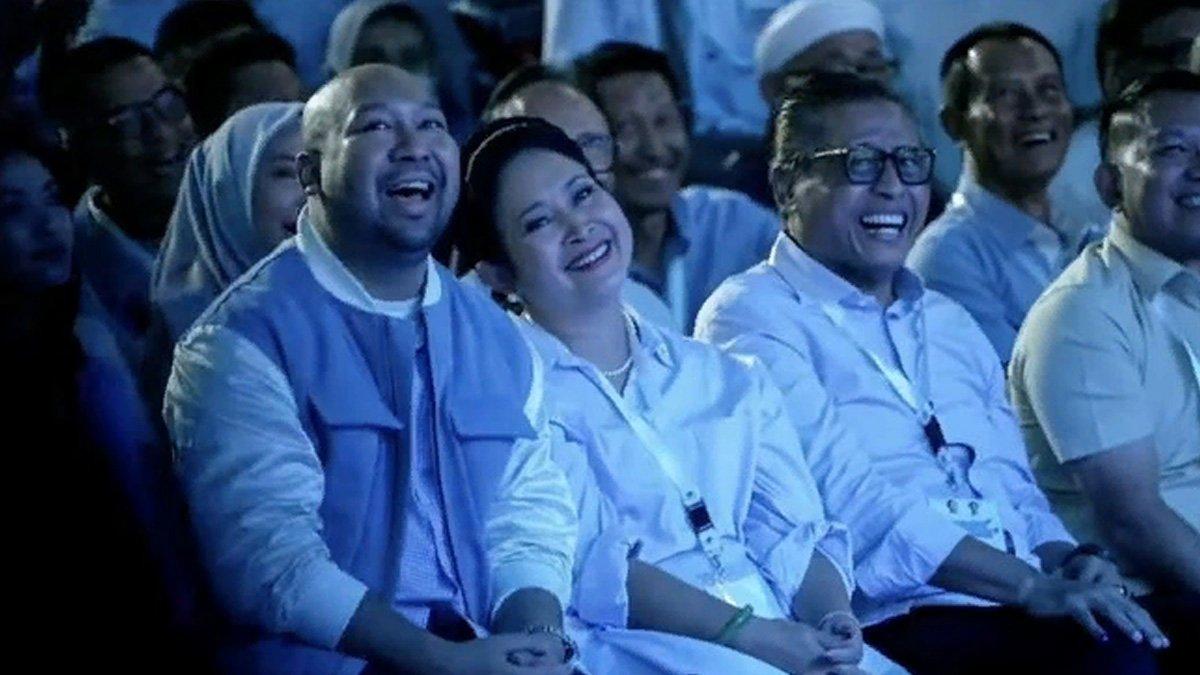 Senyum putri Presiden Ke-2 RI Soeharto, mantan istri Prabowo Subianto, Titiek Soeharto.
