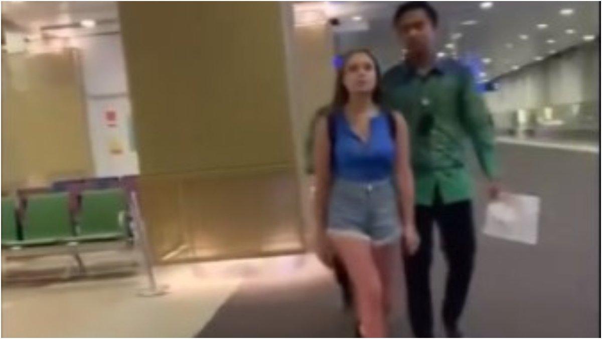 Seorang anak bule ngambek saat diajak orang tuanya pulang ke negara asalnya