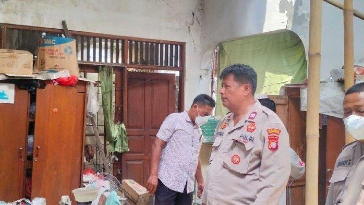 Seorang dokter berinisial Z (65) ditemukan tewas membusuk di rumahnya, di Kelurahan Pisangan, Ciputat Timur, Tangerang Selatan, Kamis (11/1/2024) siang. Kondisi sebelum tewas alami depresi