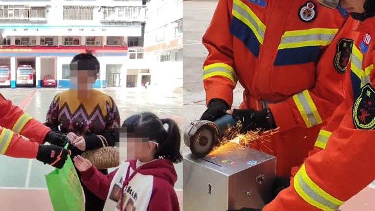 Seorang gadis meminta bantuan petugas pemadam kebakaran untuk membuka celengan