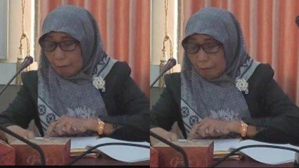 Seorang guru tak dapat pemberitahuan pensiun di usia 58 tahun, sehingga ia mengajar hingga usia 60. Tak tahu, ia malah diminta mengembalikan dana sebesar Rp 75 juta untuk gaji dua tahun.