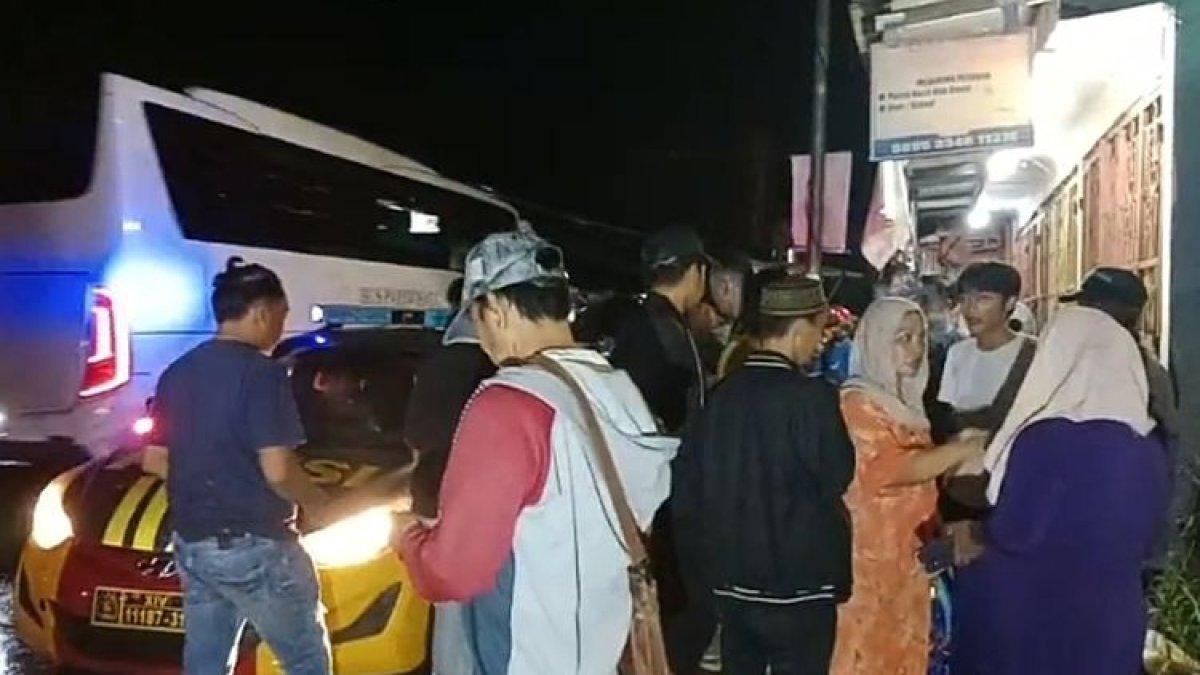 Seorang mahasiswa di Kabupaten Gowa, Sulawesi Selatan digelandang polisi lantaran menggasak puluhan pasang sepatu. Selasa,(20/2/2024).