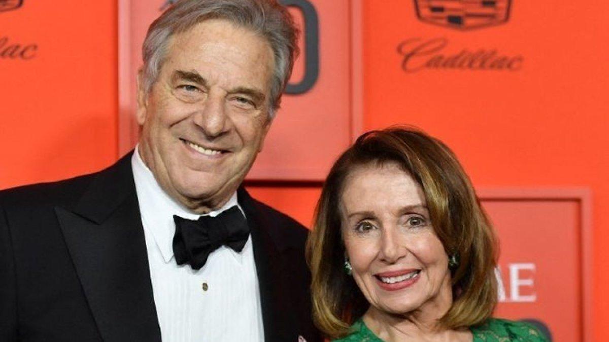 Seorang penyusup menyerang Paul Pelosi (kiri), suami Ketua DPR AS Nancy Pelosi setelah membobol rumah mereka di San Francisco pada 28 Oktober 2022, membuatnya membutuhkan operasi di rumah sakit.