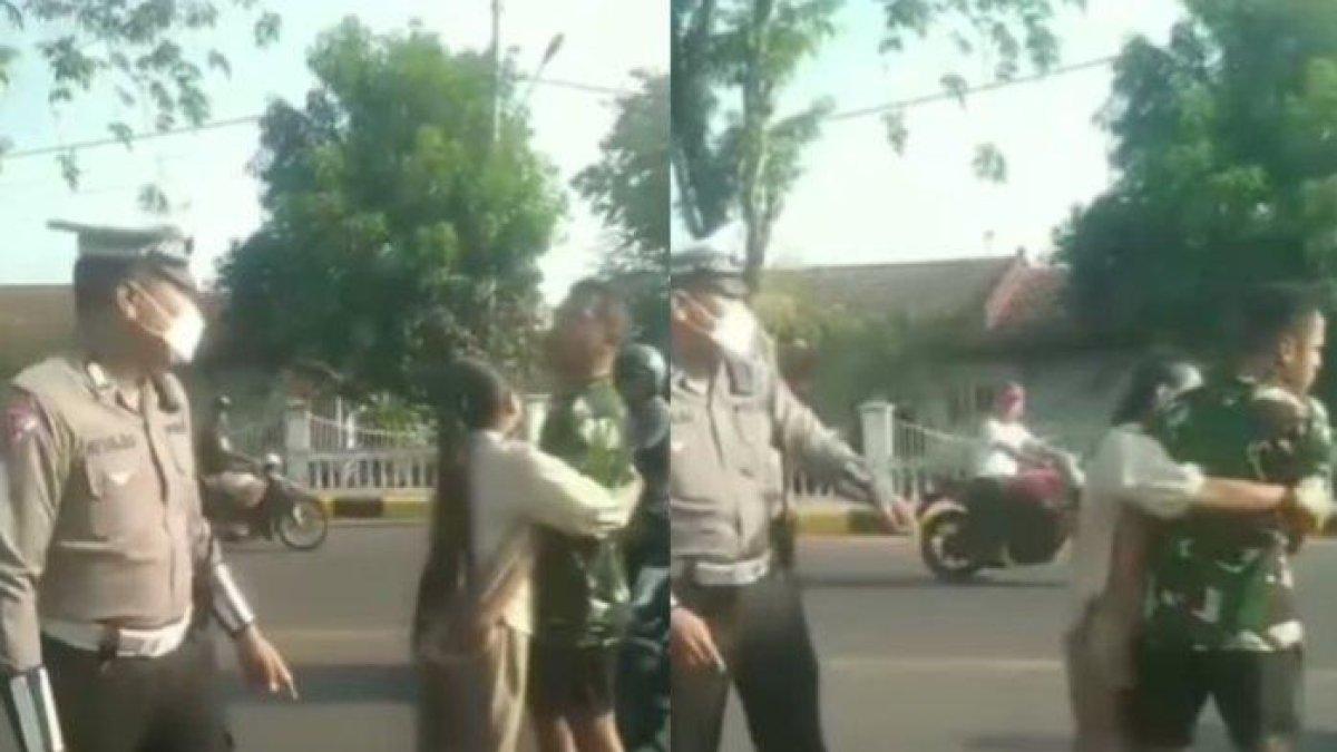 Seorang pria berkaos loreng diduga TNI marah karena tak terima ditegur polisi.