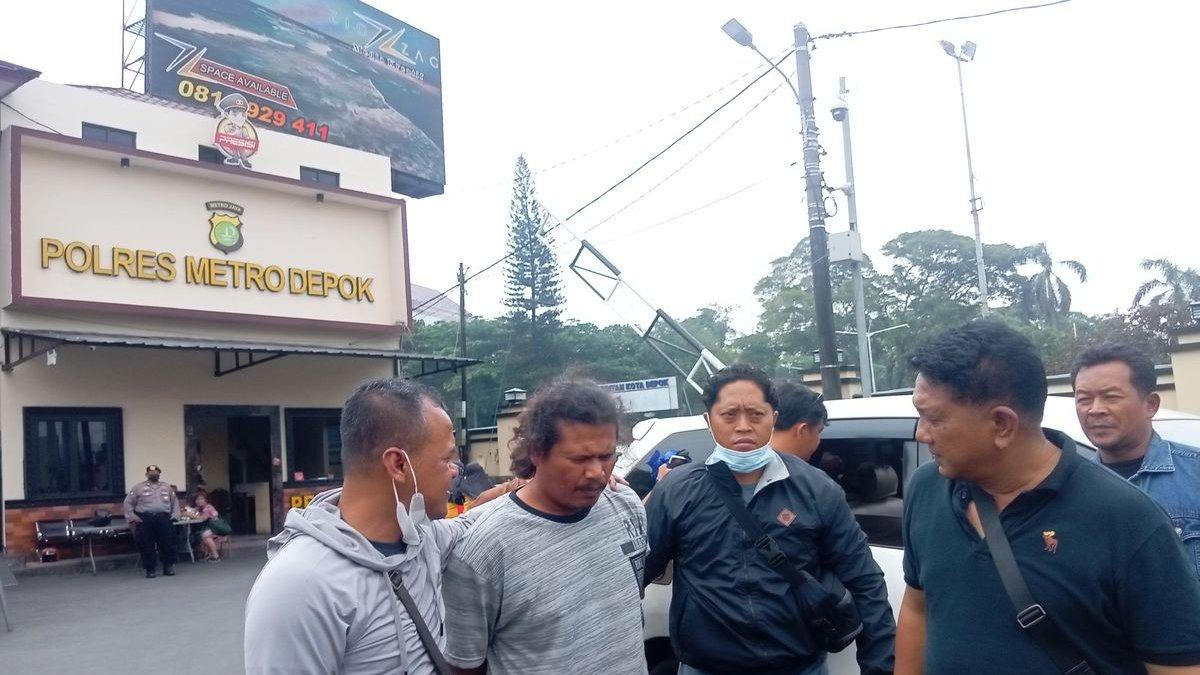 Seorang pria inisial JJA (45) di Depok, Jawa Barat diamankan satreskrim Polres Metro Depok atas laporan pembunuhan pada Jumat (13/10/2023).
