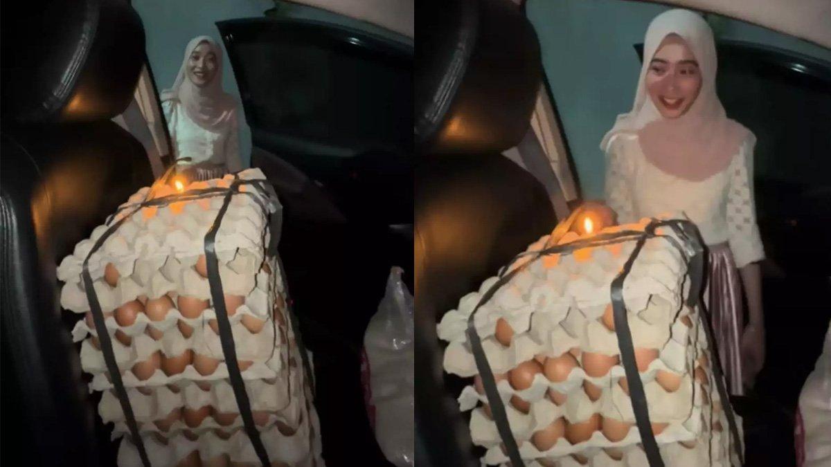 Seorang wanita dapat hadiah ulang tahun berupa telur.