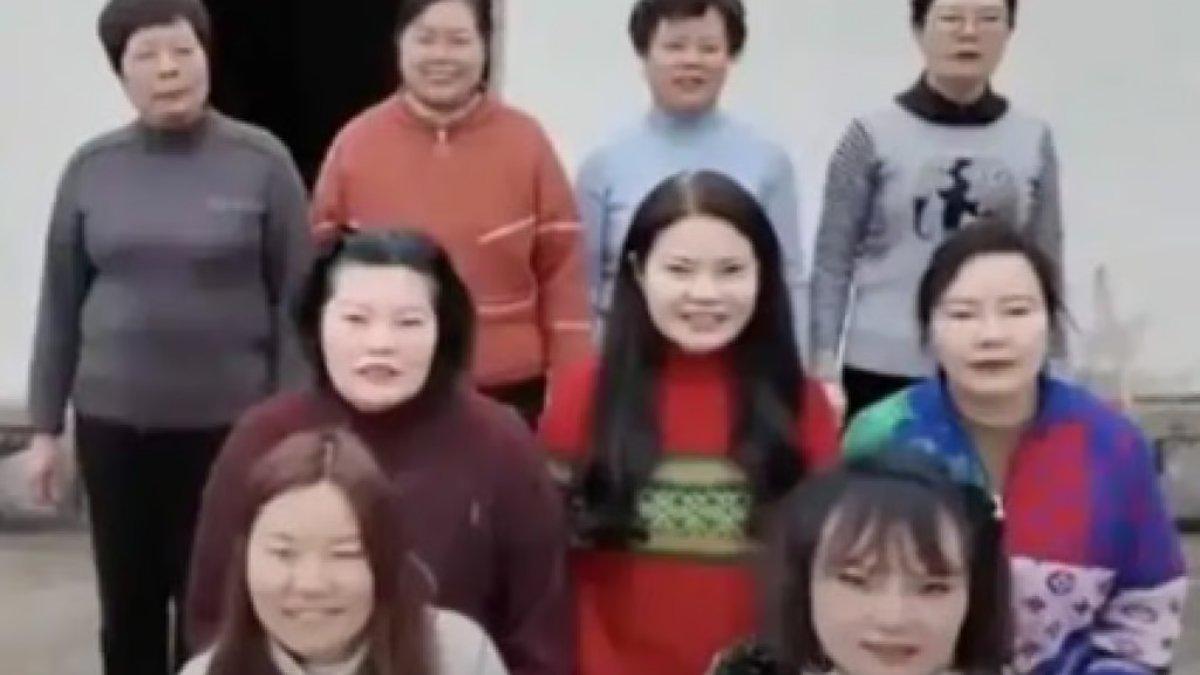 Sepasang suami istri di Tiongkok dikaruniai sembilan putri, semua anaknya diberi nama unsur laki-laki, sebagai cerminan harapan dan keinginan untuk memiliki seorang anak laki-laki.