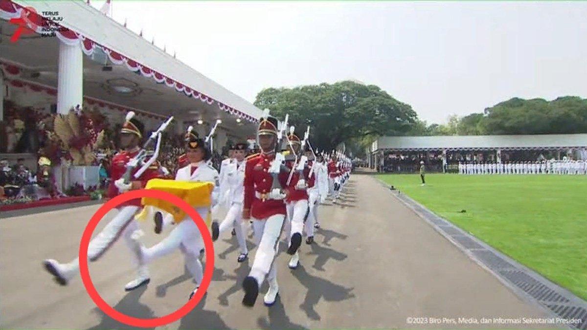 Sepatu pembawa Baki Paskibraka Nasional, Lilly terlepas, Kamis 17 Agustus 2023.