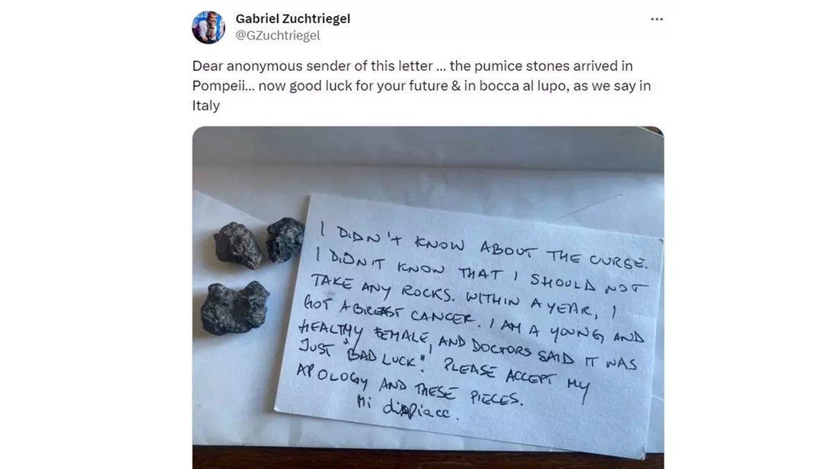 Seseorang yang mencuri batu dari reruntuhan kota Romawi Pompeii mengembalikan curiannya