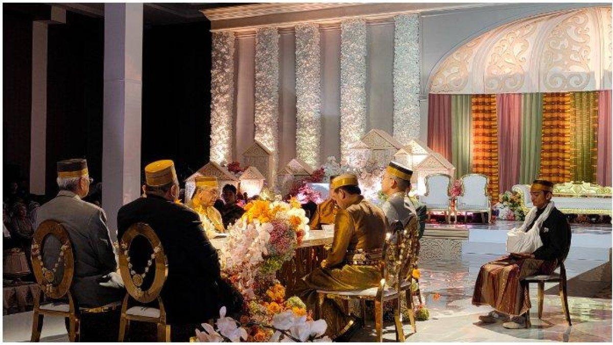 Sesi akad nikah Putri Ilham Arief Sirajuddin dan putra Idris Manggabarani di Hotel Four Points, Jl Andi Djemma, Kota Makassar, Kamis (23/11/23).