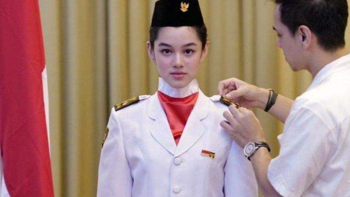 Shaista Tanisha menjadi sorotan publik setelah dirinya terpilih menjadi anggota Pasukan Pengibar Bendera alias Paskibra di sekolahnya.