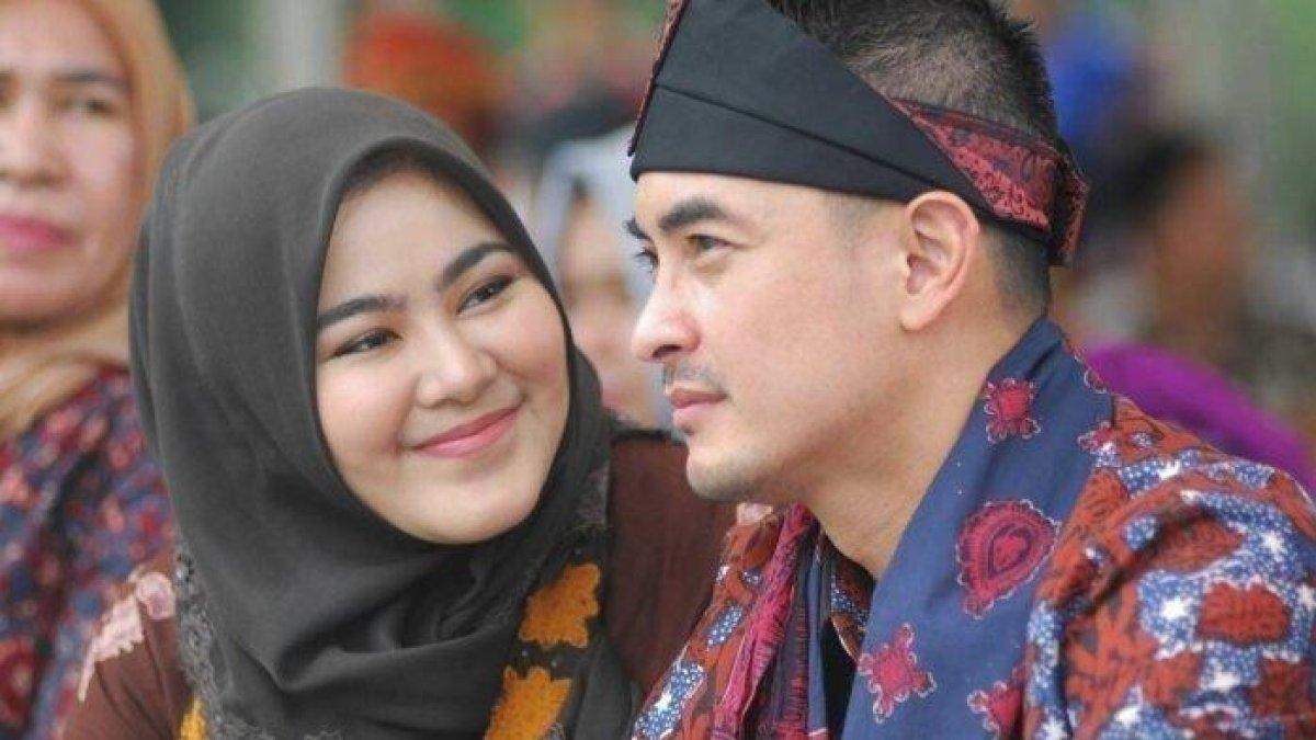 Sherrin, bersama mantan suaminya, Zumi Zola.