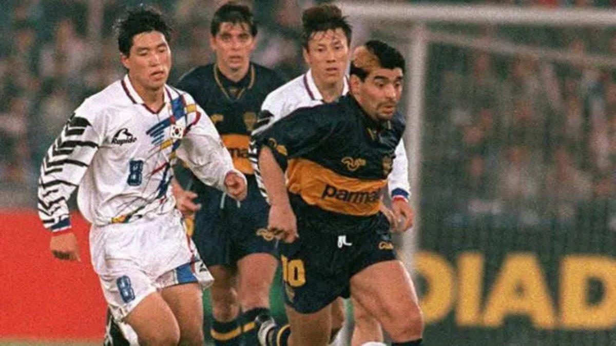 Shin Tae-yong bertemu Diego Maradona, saat Korea Selatan melawan Argentina.