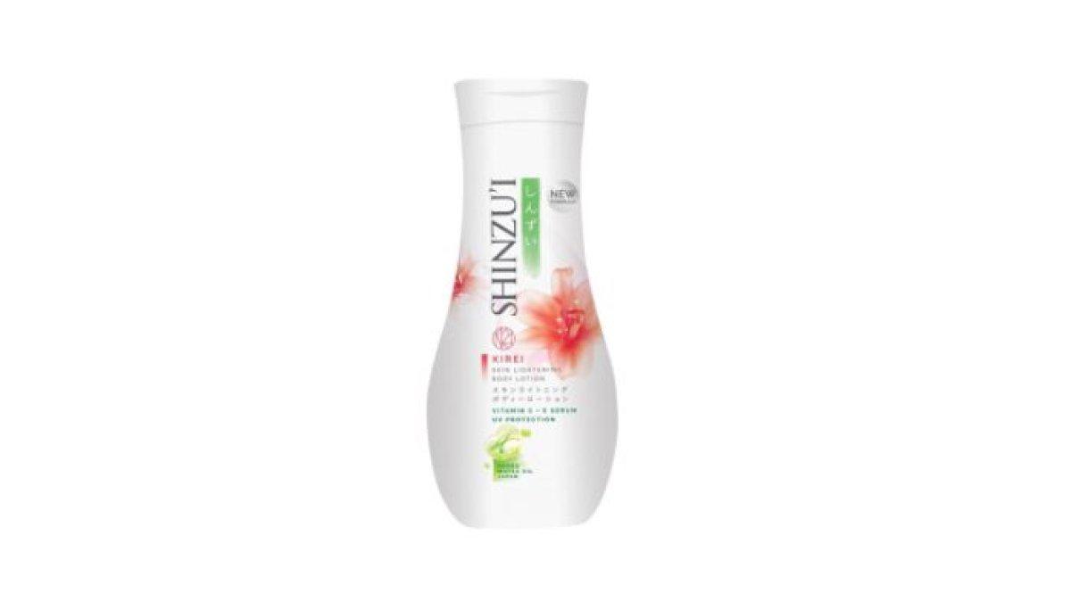 BODY LOTION ALFAMART- Foto produk Shinzui Skin Lightening Body Lotion Kirei, diolah dari alfagift.id, Selasa (29/4/2025). Berikut rekomendasi body lotion yang bisa mengatasi kulit belang, bisa dibeli di Alfamart.