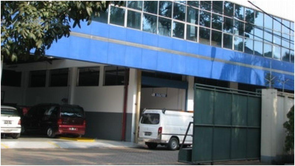 Showroom mobil milik Mayangsari.