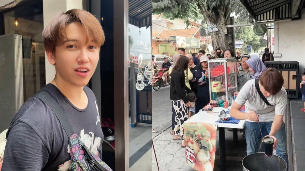 Sidik Eduard sedang berjualan cilok di pinggir jalan