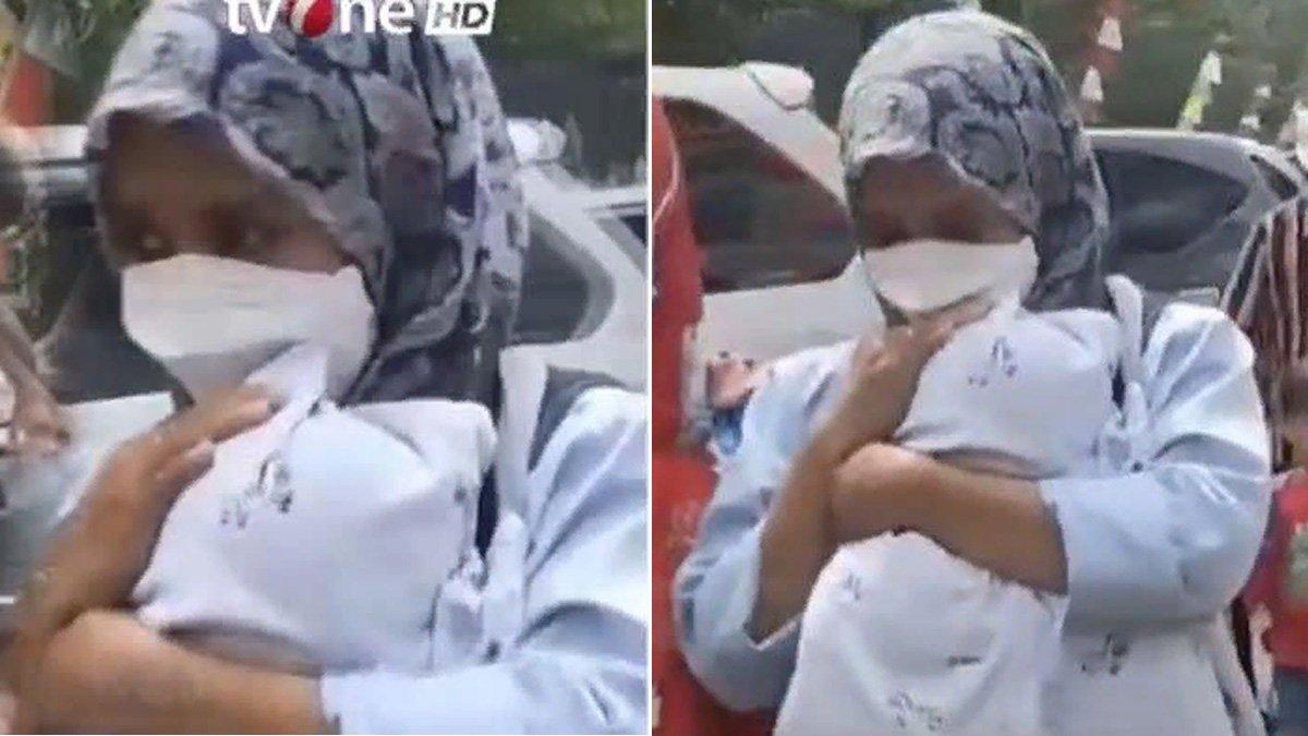 Sikap Ibu D sebelum menjalani tes DNA bayi tertukar tuai sorotan. Ibu D terlihat grogi.