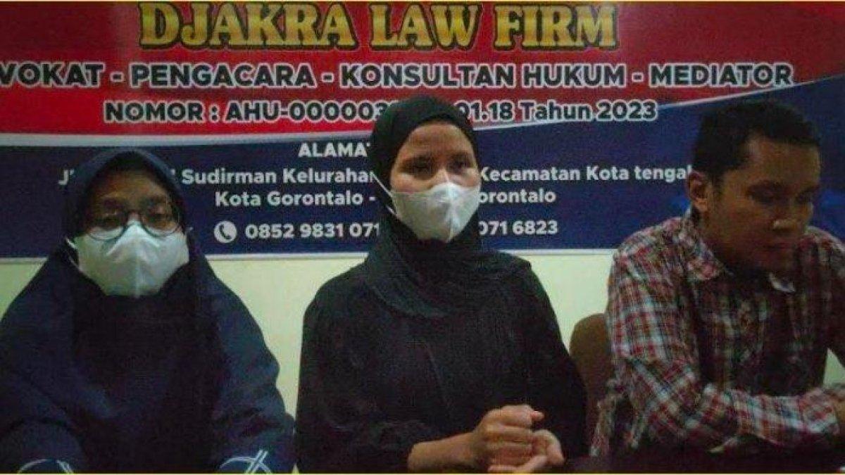 Sinar Dahlia ( tengah)