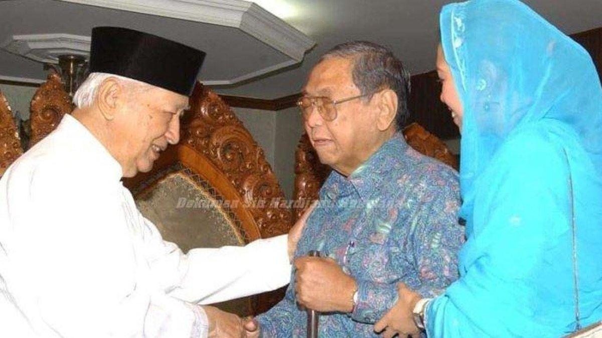Soeharto dan Gus Dur.