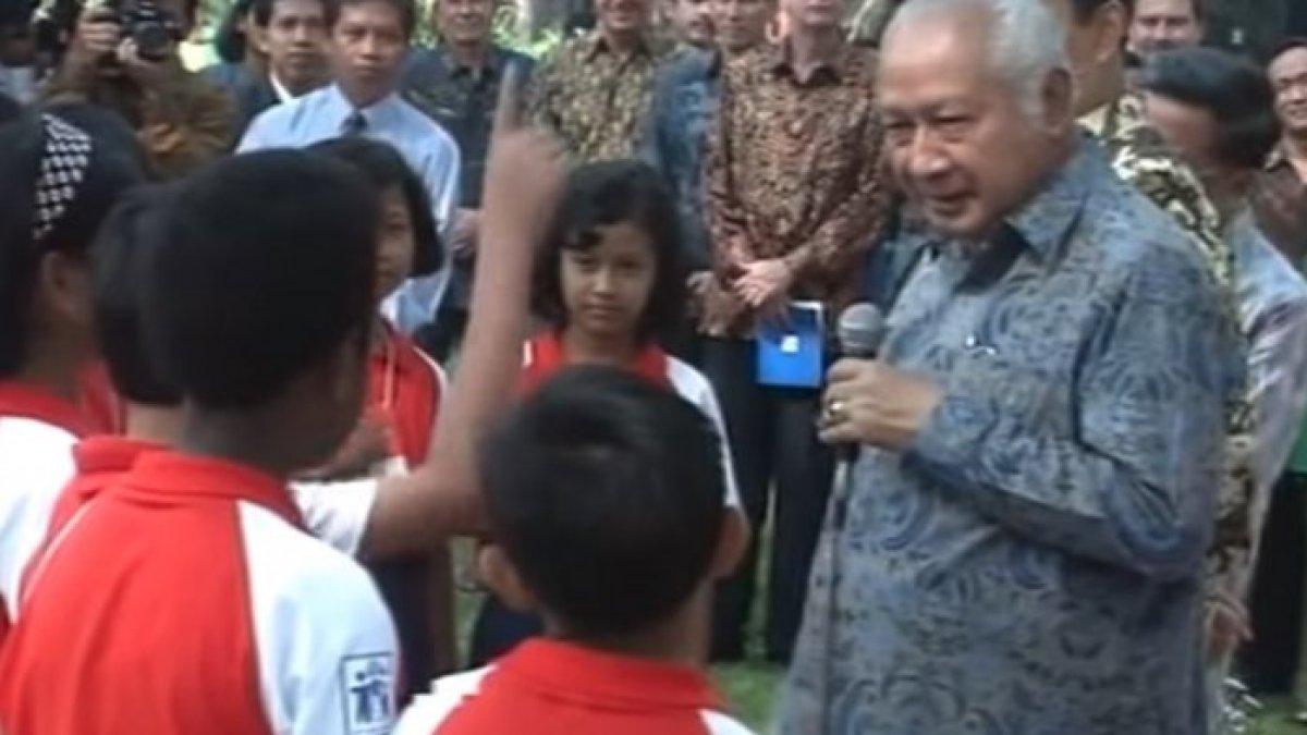 Soeharto ditanya oleh anak SD