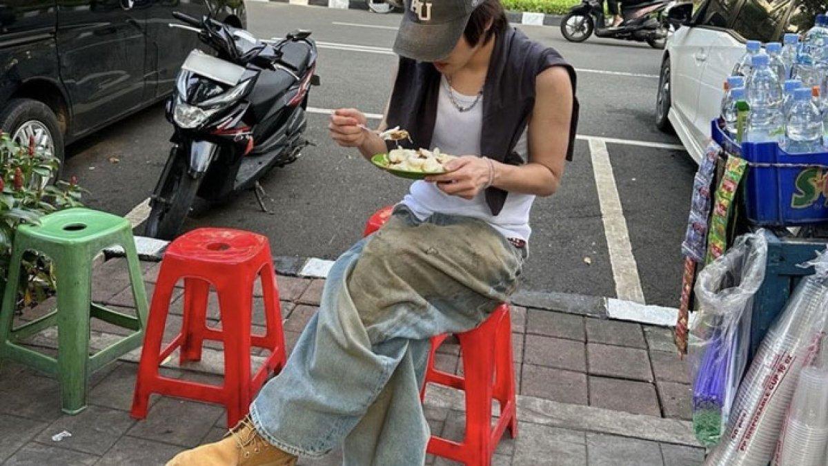 Solois Korea Leo Makan Ketoprak Pinggir Jalan