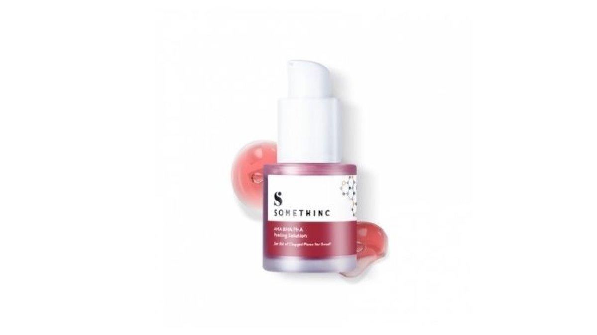 REKOMENDASI PEELING SERUM - Foto produk Somethinc AHA BHA PHA Peeling Solution, diolah dari somethinc.com, Kamis (27/2/2025). Berikut rekomendasi peeling serum yang bisa mengangkat sel kulit mati dan menghilangkan flek.