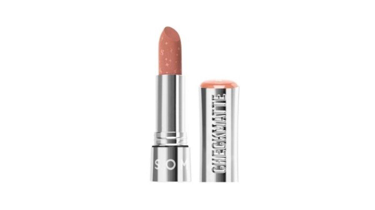 REKOMENDASI LIPSTIK BUKBER - Foto produk Somethinc Checkmatte Transferproof Lipstick, diolah dari femaledaily.com, Rabu (5/3/2025). Berikut rekomendasi lipstik tahan banting untuk bukber 2025.