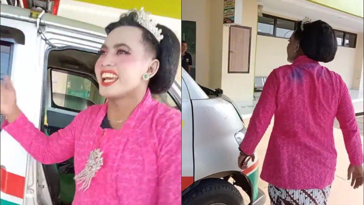 Sopir ambulans antar pasien pakai seragam karnaval