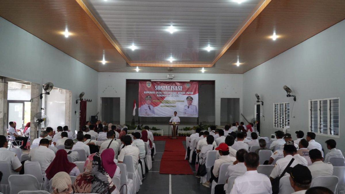 PROGRAM KOPERASI KLATEN - Sosialisasi program Koperasi Merah Putih yang dilakukan oleh Bupati Klaten Hamenang Wajar Ismoyo bersama Wakil Bupati Benny Indra Ardhianto di Desa Ngering, Kecamatan Jogonalan, Klaten, Rabu (30/4/2025).