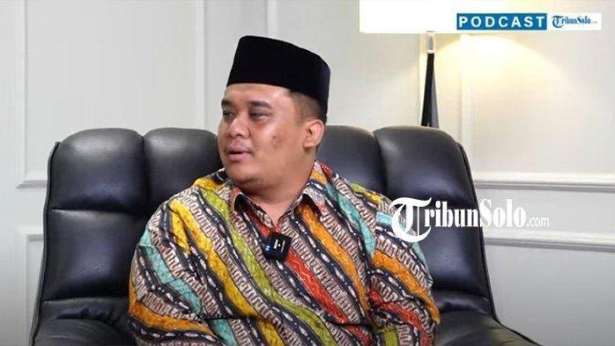 Sosok Imron Rizkyarno, seorang peternak ayam yang sukses menjadi Wakil Bupati Terpilih Wonogiri, Jawa Tengah 2024.