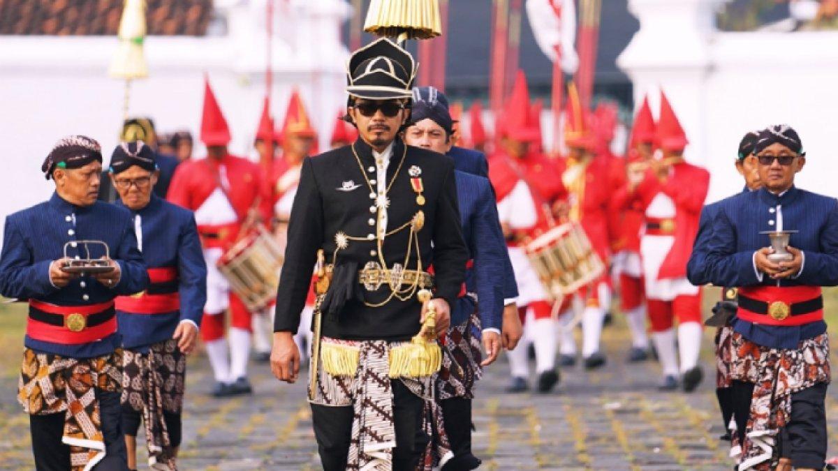 Sosok KPH Notonegoro menantu Sultan Hamengkubuwono X, suami GKR Hayu punya rambut gondrong