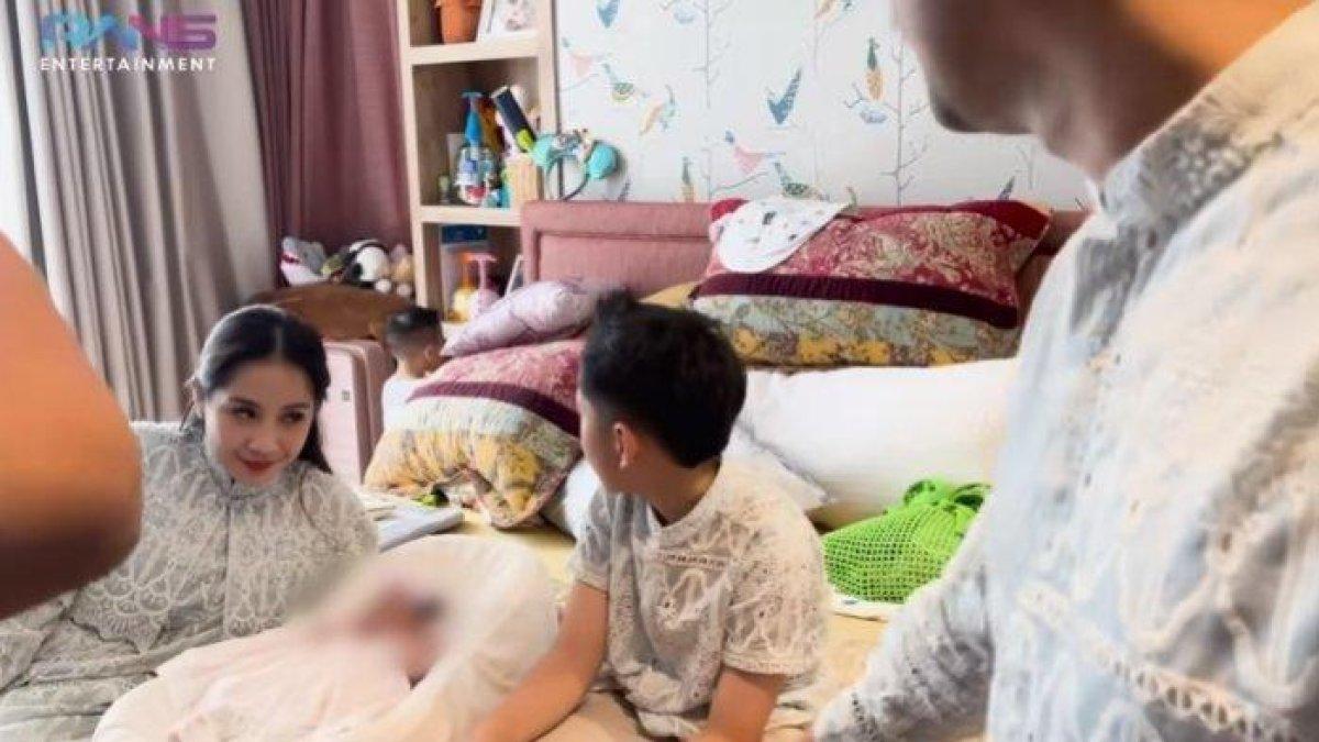Sosok bayi perempuan yang disebut anak adopsi Nagita Slavina istri Raffi Ahmad