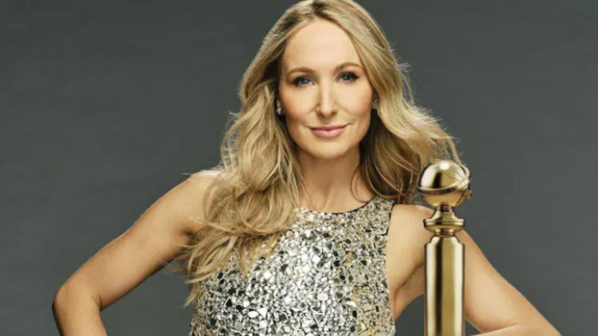 Sosok Nikki Glaser, host Golden Globes 2025 dituding hina Tuhan sebelum kebakaran Los Angeles.