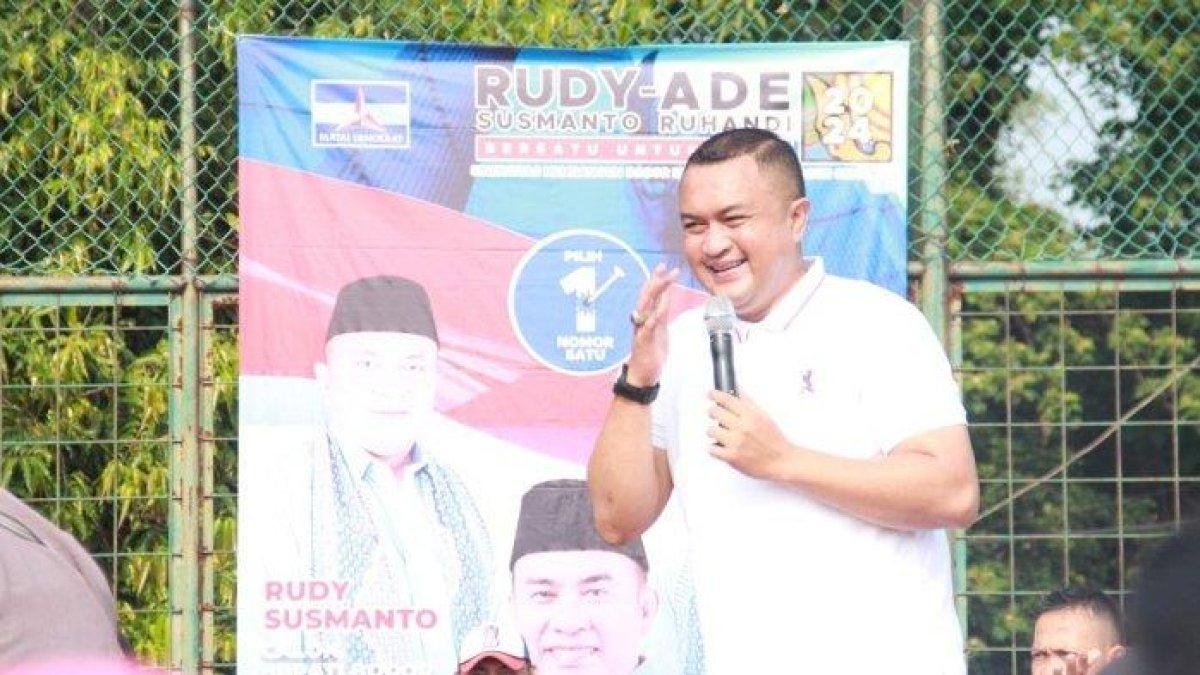 Sosok Rudy Susmanto, tukang ojek yang kini sukses memenangkan Pemilihan Kepala Daerah (Pilkada)  Kabupaten Bogor 2024.