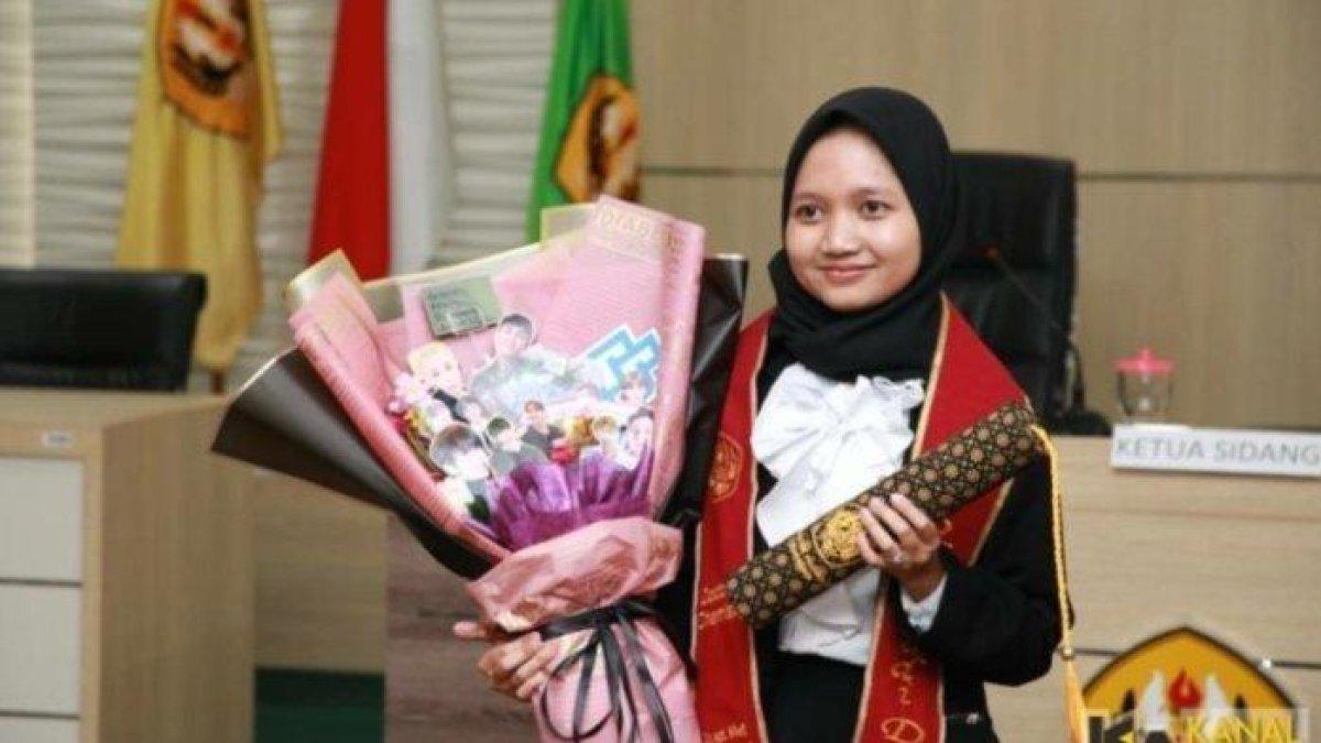 Sosok Wiwit Nurhidayah, wanita asal garut yang menyandang empat gelar akademik sekaligus di usianya 25 tahun, Lanjut Studi Post-Doctor