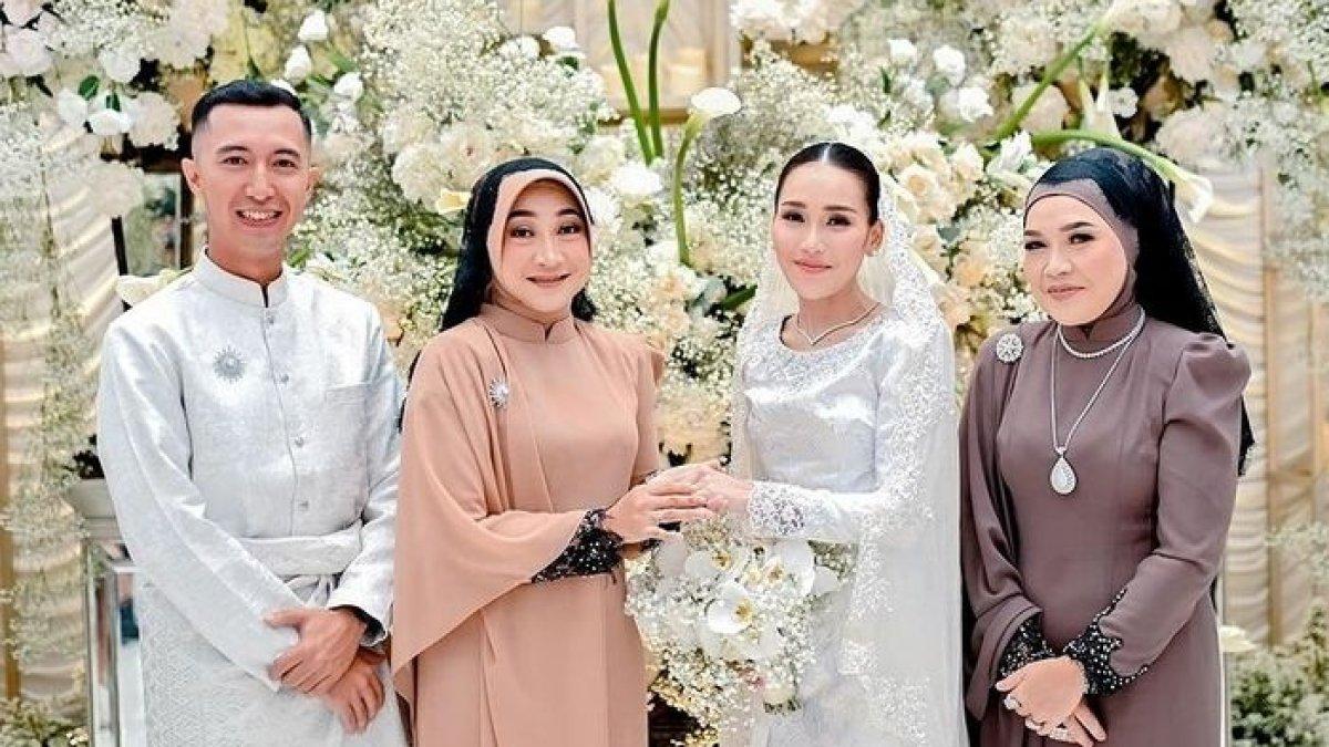 Sosok ibu sambung Lettu Fardhana saat antar sang anak lamar Ayu Ting Ting