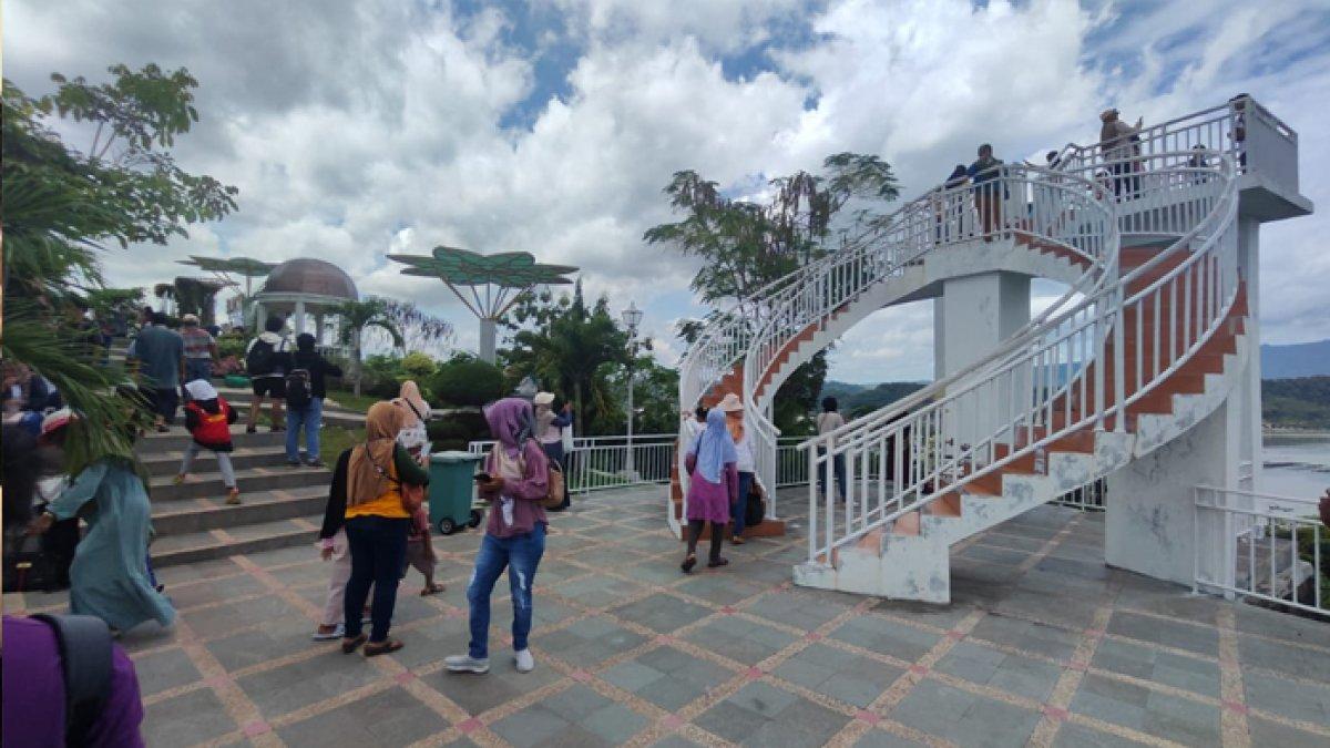 Spot swafoto favorit wisatawan saat berkunjung di Bukit Sidoguro