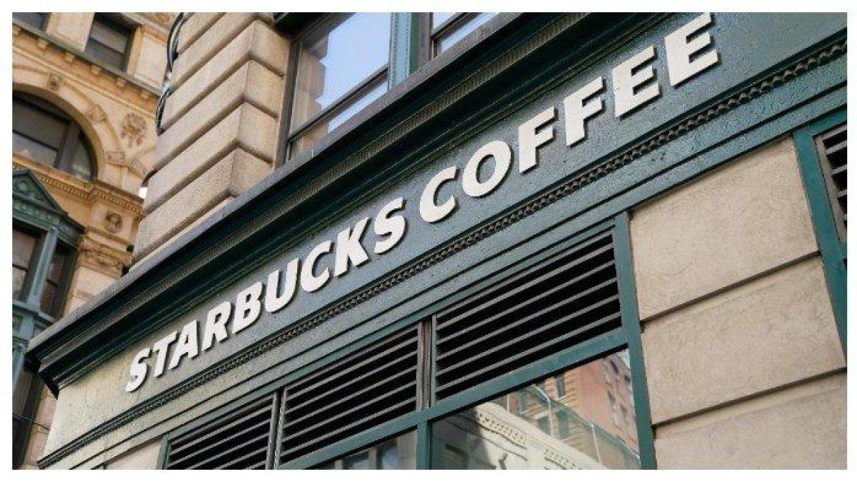 Starbucks mengumumkan keputusan menghentikan 18 operasi tokonya yang ada di Maroko mulai 15 Desember, seiring dengan menurunnya laba penjualan akibat aksi boikot.